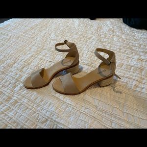 NWOT Soludos strap sandal short heel